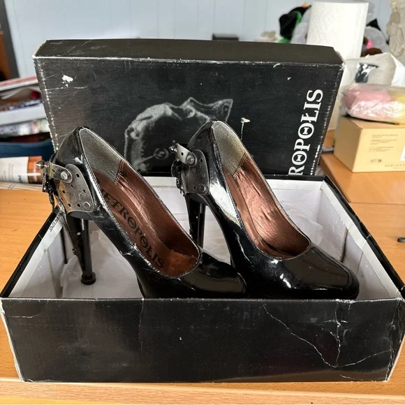 Metropolis Shoes - Picture 11 of 13